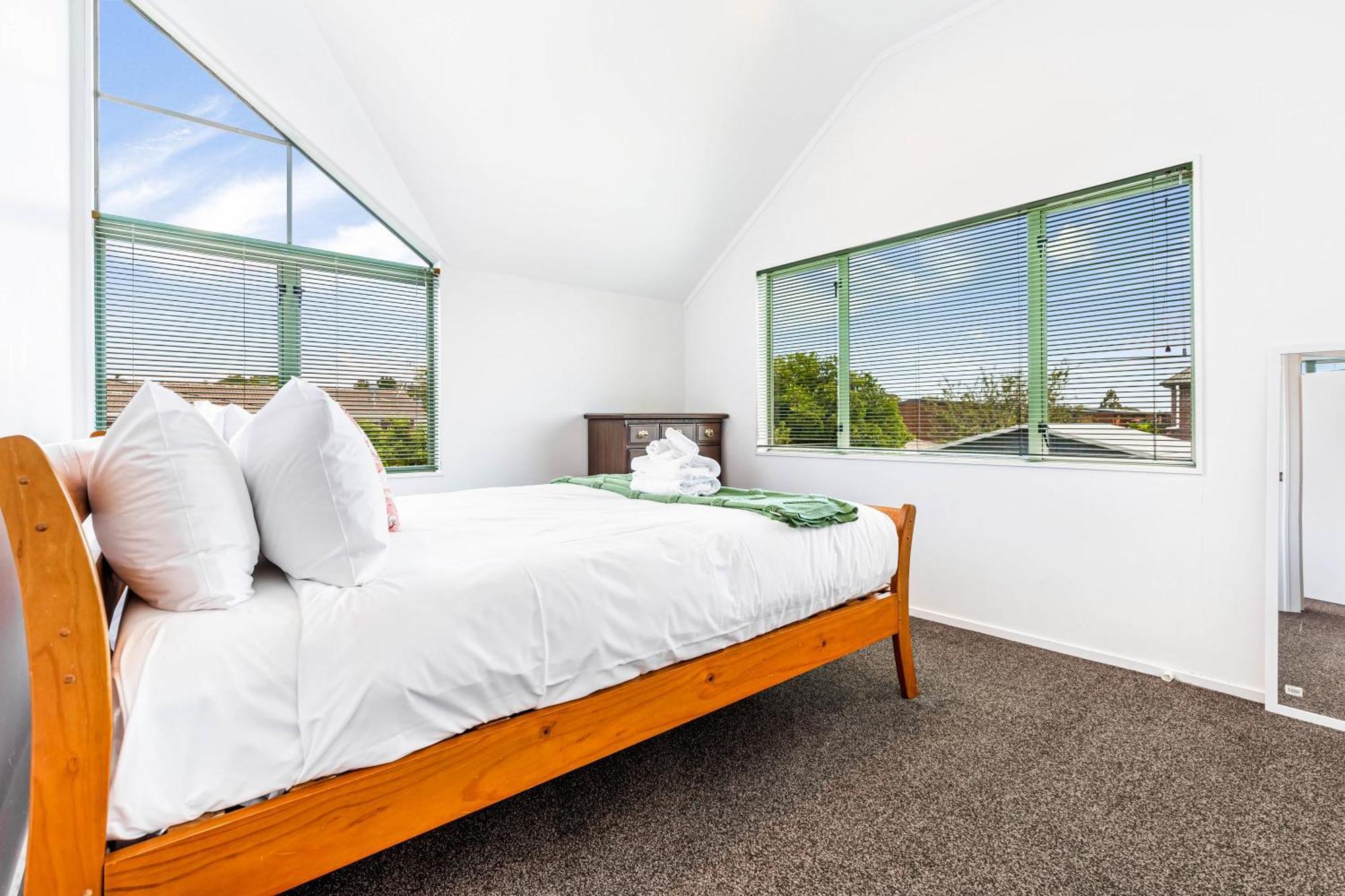 Private And Sunny 3-Bedroom Home With Parking Auckland Exterior foto