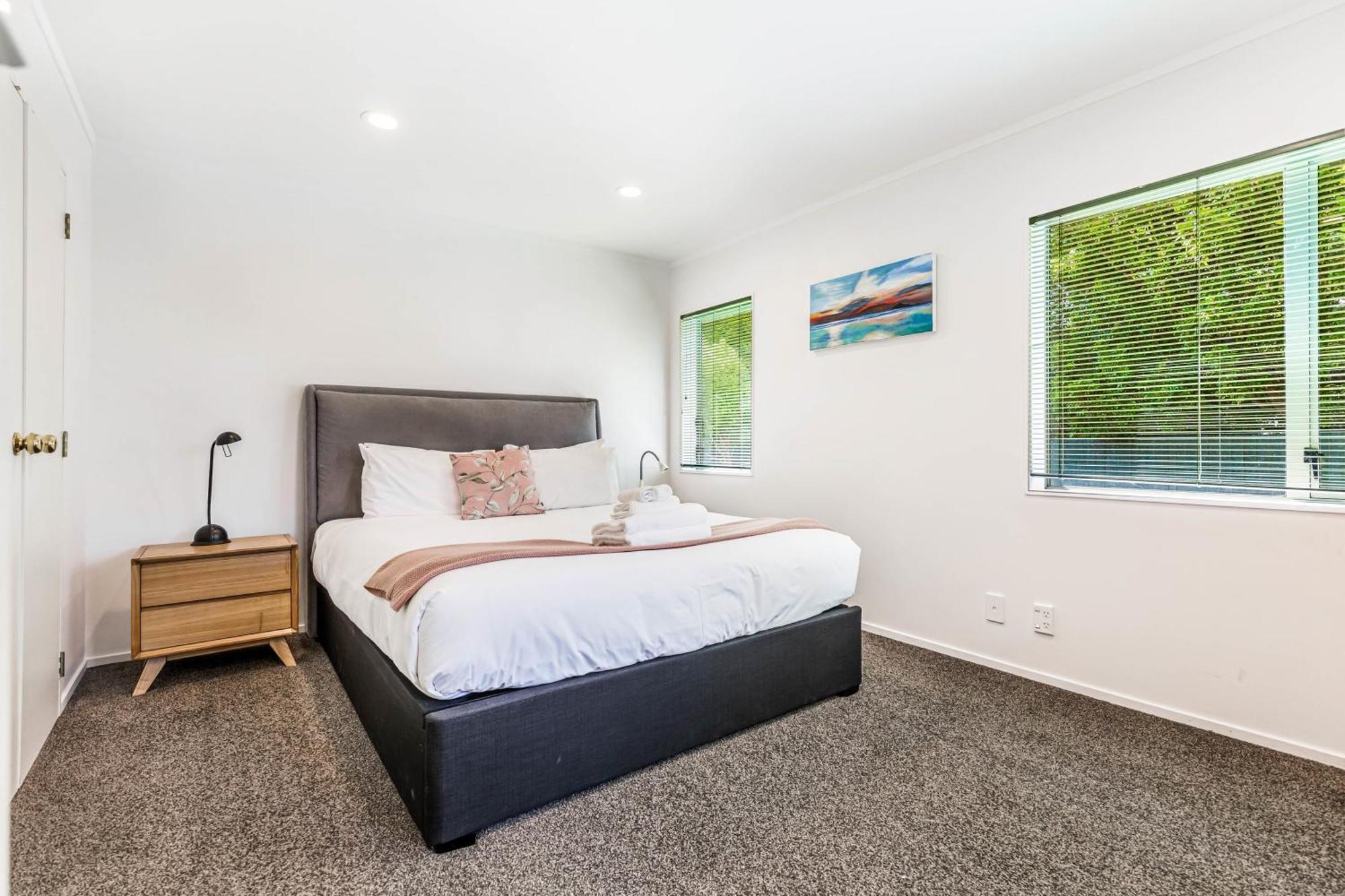 Private And Sunny 3-Bedroom Home With Parking Auckland Exterior foto